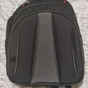 Innovera 22030 - 15.6 Laptop Backpack w/Two Zipper